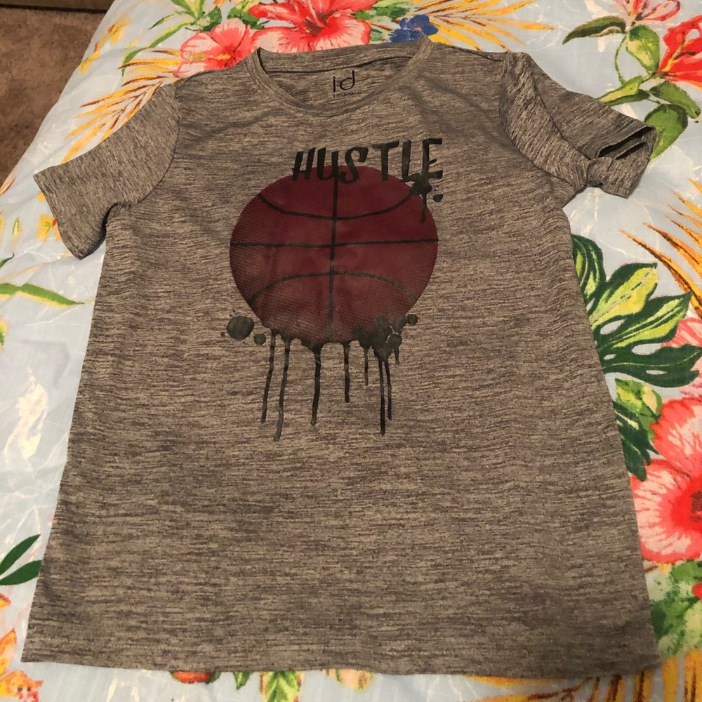 Gray T-shirt Boys Size 7